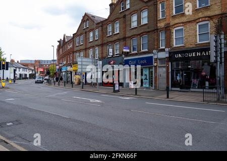 Epsom Surrey Londres, Royaume-Uni, mai 02 2021, vide Traditional Retail High Street pendant le coronavirus Covid-19 Pandemic Lockdown Banque D'Images