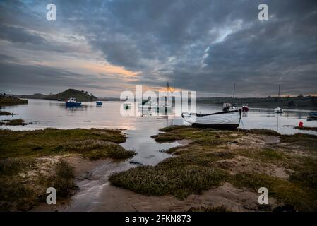 L'estuaire de la rivière ALN à Alnmouth petite ville côtière dans le nord-est, en direction de Church Hill, Northumberland. Angleterre Banque D'Images