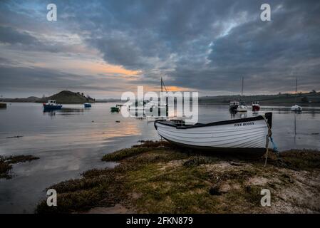 L'estuaire de la rivière ALN à Alnmouth petite ville côtière dans le nord-est, en direction de Church Hill, Northumberland. Angleterre Banque D'Images