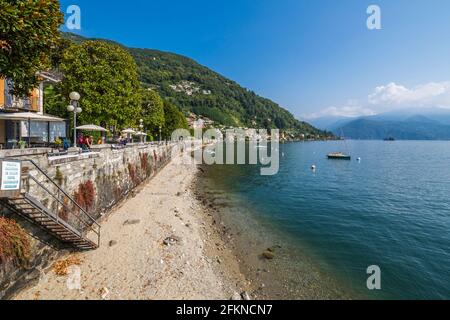 Vue sur la promenade au bord du lac à Cannero Riviera, Lac majeur, Piémont, Italie, Europe Banque D'Images