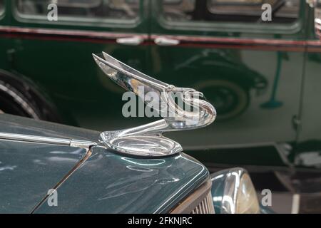 Un ornement de capot phoenix d'une voiture Chevrolet d'époque exposé au Musée national des transports d'Inverell, en Nouvelle-Galles du Sud, en Australie Banque D'Images