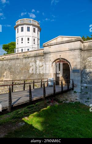 Vue sur la forteresse vénitienne Pula, comté d'Istrie, Croatie, Adriatique, Europe Banque D'Images