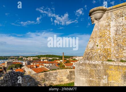 Vue sur Pula depuis la forteresse vénitienne Pula, comté d'Istria, Croatie, Adriatique, Europe Banque D'Images