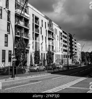 Epsom Surrey Londres, Royaume-Uni, mai 02 2021, Modern Development of High Rise Apartments with No People Banque D'Images