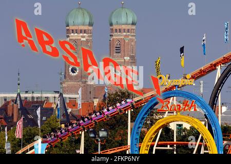 Munich, Allemagne. 03ème mai 2021. PHOTOMONTAGE: En raison de la pandémie du coronavirus: Oktoberfest sera également annulé en 2021 archive photo feature, tours de la Frauenkirche - en premier plan une promenade, Oktoberfest Muenchen, Wiesn, Wiesen, Theresienwiese, 09/21/2006. Â | utilisation dans le monde crédit: dpa/Alay Live News Banque D'Images