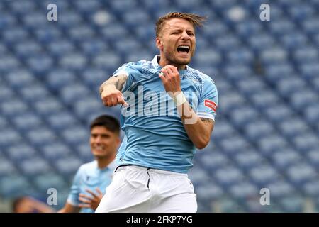 Rome, Italie. 02 mai 2021. Ciro immobile (Latium) réagit après avoir perdu une balle pendant la série UN match entre SS Lazio vs Gênes CFC au Stadio Olimpico le 2 mai 2021 à Rome, Italie. Lazio gagne 4-3. (Photo de Giuseppe Fama/Pacific Press/Sipa USA) crédit: SIPA USA/Alay Live News Banque D'Images
