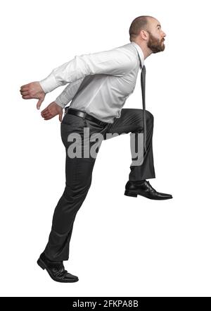 homme en position d'escalier montant avec les mains derrière lui arrière isolé sur blanc Banque D'Images