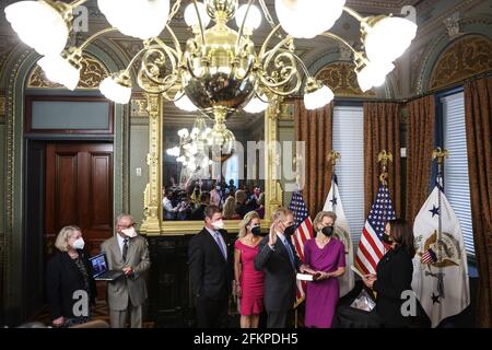 Washington, États-Unis. 03ème mai 2021. -le président Joe Biden parle lors d'un événement sur l'état des vaccinations dans la salle à manger de l'État le mardi 6 avril 2021 à Washington, DC. (Photo d'Oliver Contreras/Sipa USA) Credit: SIPA USA/Alay Live News Banque D'Images