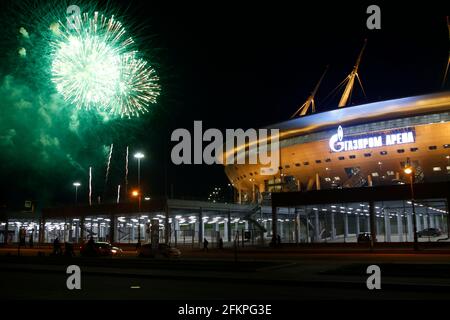 Saint-Pétersbourg, Russie. 02 mai 2021. Hommage festif à la Gazprom Arena (Arena Saint-Pétersbourg) en l'honneur du Championnat du club de football de Zenit dans la première Ligue russe. Crédit : SOPA Images Limited/Alamy Live News Banque D'Images