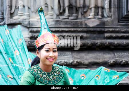 Danseurs de l'APSARA selon les traditions khmères. Temple d'Angkor Wat. Siem Reap Cambodge Banque D'Images