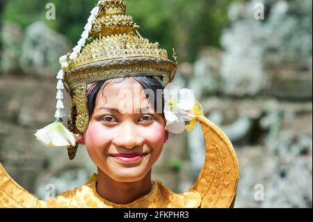 Danseur APSARA selon les traditions khmères. Temple d'Angkor Thom. Siem Reap Cambodge Banque D'Images