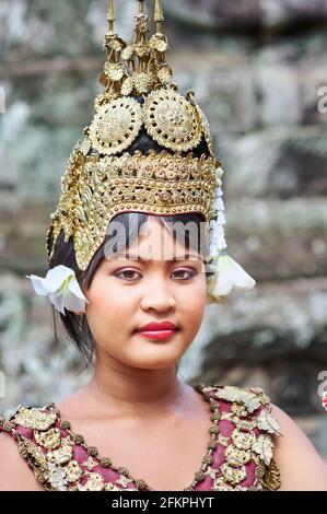 Danseur APSARA selon les traditions khmères. Temple d'Angkor Thom. Siem Reap Cambodge Banque D'Images