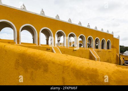 Monastère colonial Convento de San Antonio de Padoue à Izamal, Yucatan, Mexique Banque D'Images