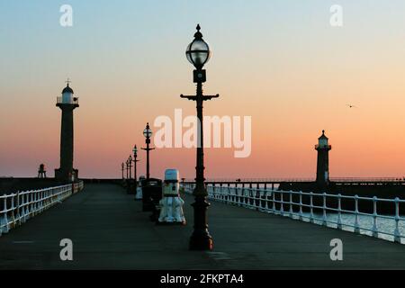 Lever du soleil à Whitby Banque D'Images