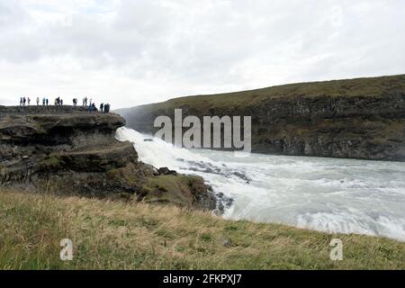 La cascade de Gullfoss, dans le canyon de la rivière Hvita, est une attraction touristique majeure dans le sud-ouest de l'Islande. Banque D'Images