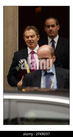 P.M. Tony Blair quitte Downing St pour P.M. Q'spic David Sandison 27/10/2004 Banque D'Images