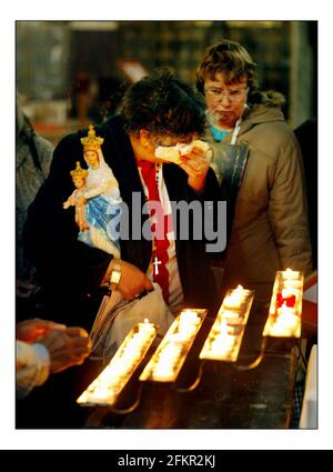 Messe pour le Pape malade à Westminster Cathederal à Londres.pic David Sandison 1/4/2005 Banque D'Images