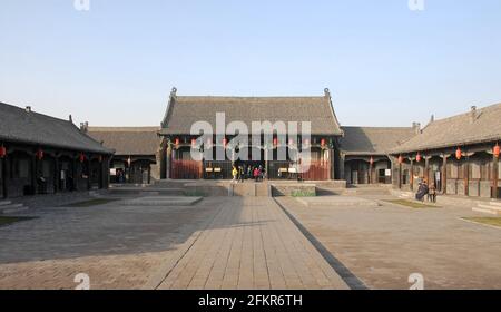 Pingyao dans la province du Shanxi, Chine : le Bureau du gouvernement ancien dans la vieille ville de Pingyao, site historique de l'administration locale et de la justice. Banque D'Images