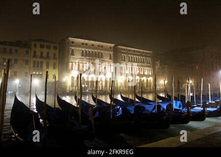 Grand Canal à Venise, Italie la nuit Banque D'Images