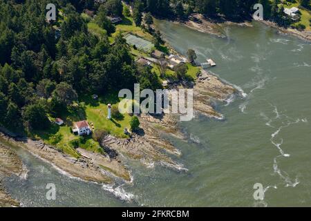 Phare de Georgina point, île Mayne, C.-B. Photographies aériennes des îles du Golfe Sud. Colombie-Britannique, Canada. Banque D'Images