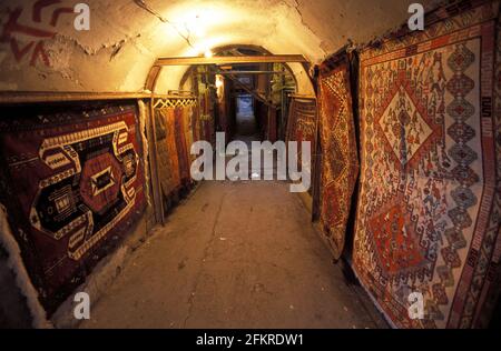 Tapis accrochés au mur à Al-Hamidiyah Souq, Damas, Syrie Banque D'Images