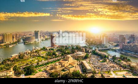 Coucher de soleil dans la ville du Caire Banque D'Images