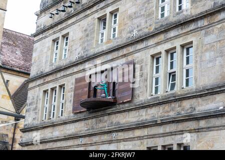 Façade de la Hochzeitshaus, le Glockenspiel joue l'histoire du Piper de Hameln, à Hamelin, Basse-Saxe, Allemagne Banque D'Images