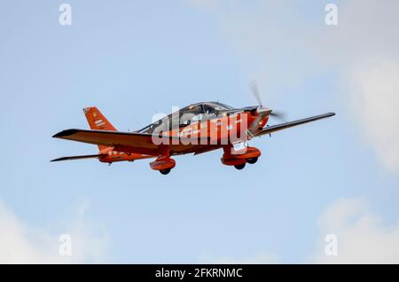 Piper PA-28 Cherokee Dakota G-FRGN, de Polly Vacher, le plus petit avion volé en solo par une femme du monde entier via l'Australie. Record de pilote féminin Banque D'Images