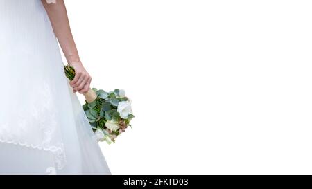 mariée main tenant des fleurs sur fond blanc isolé Banque D'Images