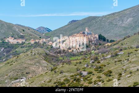 Vue panoramique à Santo Stefano di Sessanio, province de l'Aquila, Abruzzes, centre de l'Italie. Banque D'Images