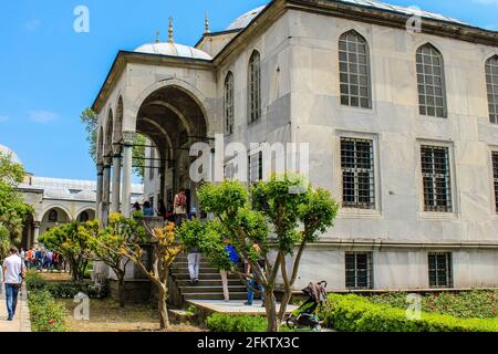 Istanbul, Turquie - 13 mai 2013 : anciens bâtiments à l'intérieur du palais de Topkapi Banque D'Images