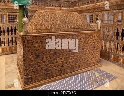 Cénotaphe en bois sculpté de Saladin, tombe de l'Imam al-Shafi'i, le Caire, Égypte Banque D'Images