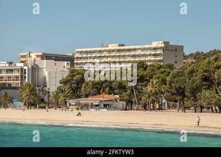 Palmanova, Majorque, Espagne. 3 mai 2021. La vie sur la plage à Palmanova avec des touristes et des résidents à Majorque. Credit: John-Patrick Morarescu/ZUMA Wire/Alamy Live News Banque D'Images