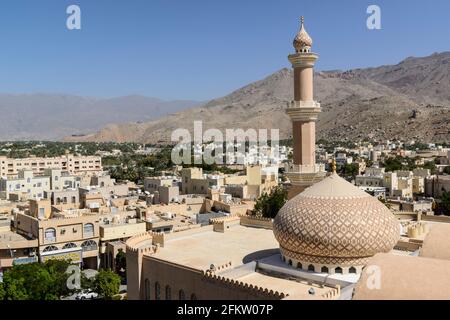 La mosquée Al Qala'a vue depuis le fort de Nizwa. Région d'ad Dahiliyah, Oman Banque D'Images