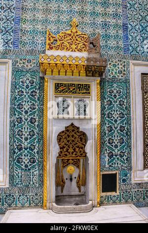 Istanbul, Turquie - 13 mai 2013 : détail de la fontaine dans le Harem au Palais de Topkapi Banque D'Images