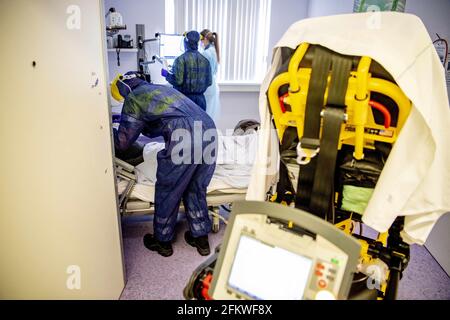 Dirksland, pays-Bas. 04e mai 2021. La salle d'urgence spéciale de Corona à l'hôpital Van Weel-Bethesda, à Dirksland, pays-Bas, le 03 mai 2021, pendant la troisième vague. De nouveaux patients corona arrivent à l'hôpital tous les jours. La crise de la couronne a rendu les hôpitaux très occupés. Les gens ont peur du code noir et cela signifie que tout le monde ne peut pas être aidé dans l'IC. Photo de Robin Utrecht/ABACAPRESS.COM crédit: Abaca Press/Alay Live News Banque D'Images