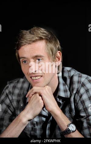 PETER CROUCH ET ATTAQUANT DE L'ANGLETERRE. 5/3/10. PHOTO DAVID ASHDOWN Banque D'Images