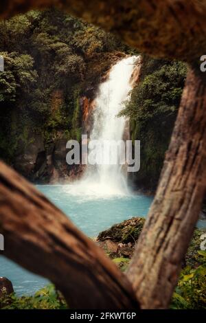 Chute d'eau Volcan Tenorio dans la jungle au Costa Rica, post-traité en utilisant le bracketing d'exposition Banque D'Images