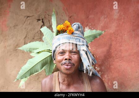 Danseuse tribale avec coiffures traditionnelles au village de Lanjigadh à Odisha, tribu indienne DESIA KONDHA Banque D'Images