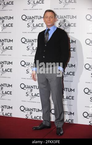 L'acteur britannique Daniel Craig pendant la photo du film Quantum of Solace. Rome (Italie), 5 novembre 2008 (photo de Marilla Sicilia/Mondadori Portfolio/Sipa USA)