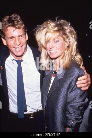 Ryan O'Neal et Farrah Fawcett Circa des années 80 crédit: Ralph Dominguez/MediaPunch Banque D'Images