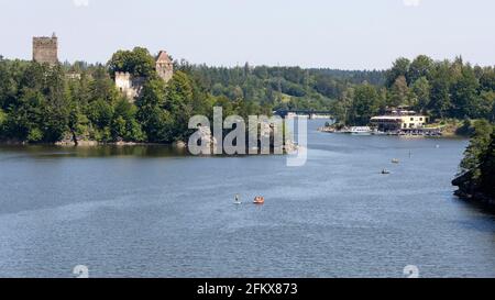 Réservoir Ottenstein avec Burg Lichtenfels à Waldviertel Basse-Autriche Autriche Banque D'Images