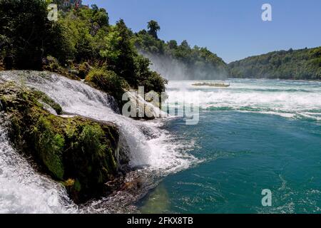 Chutes du Rhin à Neuhausen am Rheinfall près de Schaffhausen, Suisse Banque D'Images