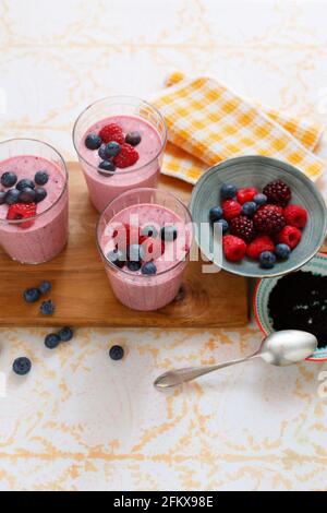 Smoothie aux baies acai et vanille Banque D'Images