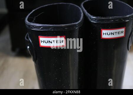 London Canada, mai 04 2021 : photo éditoriale des bottes de chasseur à l'intérieur. Les chasseurs sont une chaussure haut de gamme. Banque D'Images