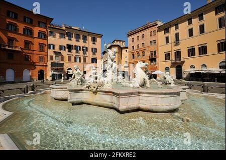 L'Italie, Rome, Piazza Navona, fontaine de Neptune Banque D'Images