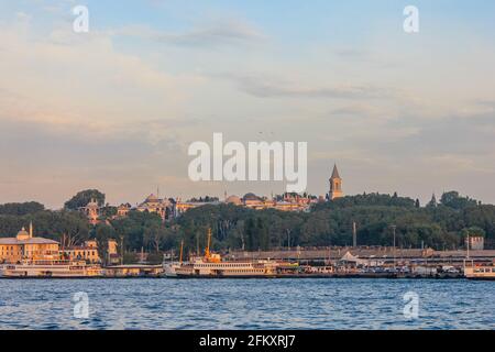 Istanbul, Turquie - 12 mai 2013 : vue sur le palais de Topkapi au coucher du soleil Banque D'Images