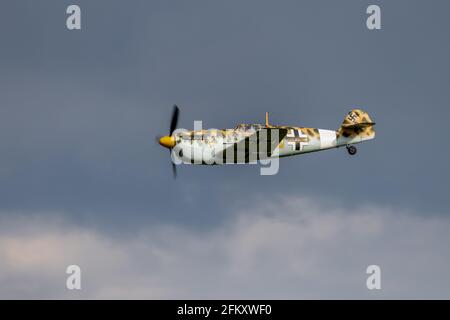 Hispano Buchon se présentant au salon de la saison Premiere Drive-In Airshow à Shuttleworth, ancien gardien, le dimanche 2 mai 2021 Banque D'Images