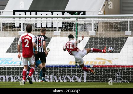 Pierre-Emerick Aubameyang d'Arsenal marque un but à atteindre 2-0 - Newcastle United contre Arsenal, Premier League, St James' Park, Newcastle upon Tyne, Royaume-Uni - 2 mai 2021 usage éditorial seulement - restrictions DataCo. Applicables Banque D'Images