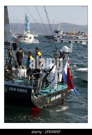 Gordon Ramsay a rejoint l'équipe ABN AMRO de la Volvo Ocean Race en tant que consultant alimentaire pour l'équipe néerlandaise. Il essaiera d'améliorer le goût et la teneur en nutricianal des aliments séchés à bord. Gordon a pu assister à la course de l'écurie lors de la première course dans le port de la course autour du monde à Sanxenxo sur la côte nord de l'Espagne.pic David Sandison 4+5/11/2005 Banque D'Images